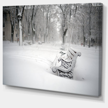 Design Canvas Art Print 'Benches in Park Covered with Snow - Extra Large Landscape Canvas Art Print