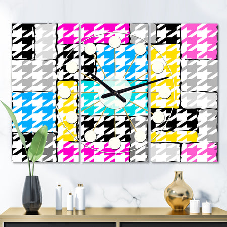 Classic Hounds-tooth Pattern II - Oversized Mid-Century wall clock - 3 Panels
