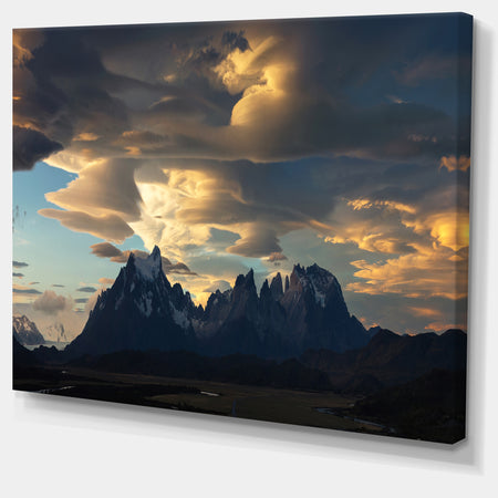 Torres del Paine National Park - Landscape Artwork Canvas