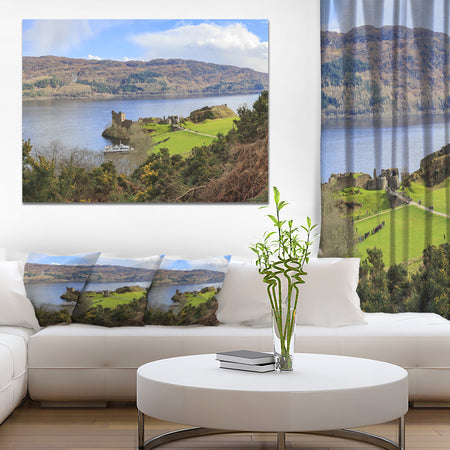 Lago Ness and Urquhart Castle - Modern Landscpae Wall Art