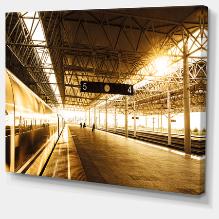 Design Canvas Art Print 'Train at Railway Station with Sunlight - Extra Large Landscape Canvas Art Print